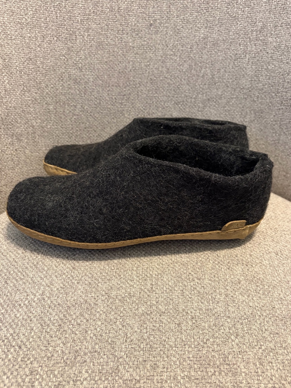 GLERUPS- size 39 Shoe with Leather Sole in Charcoal.